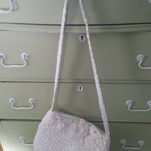 White straw over-the-shoulder summer handbag